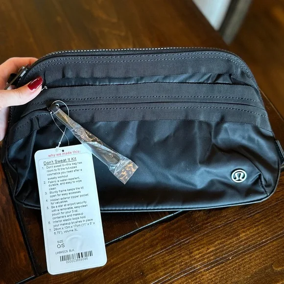 New with Tags! Lululemon Lg Black Cosmetic Bag/ Travel Kit - Picture 1 of 3